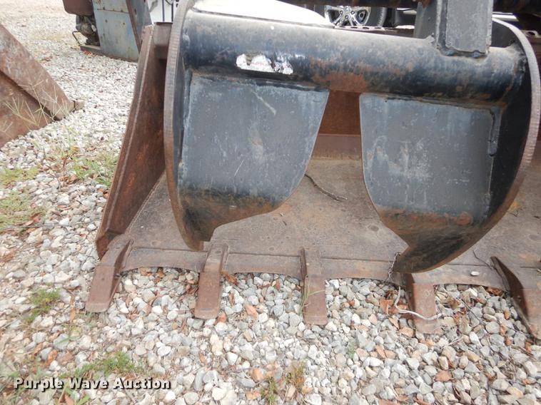 image for item BY9959 Melroe low profile skid steer grapple bucket