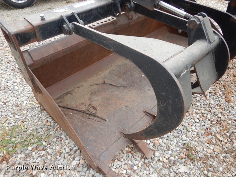 image for item BY9959 Melroe low profile skid steer grapple bucket