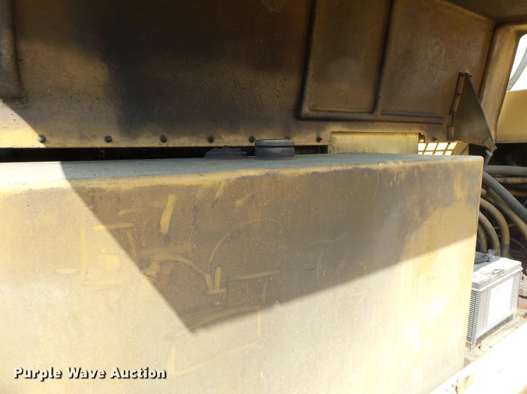 image for item DA2371 1987 Dresser 645 excavator