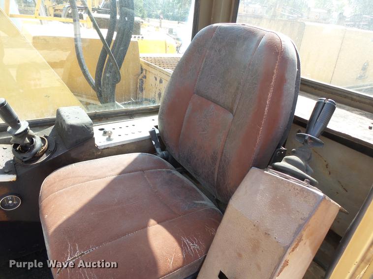 image for item DA2371 1987 Dresser 645 excavator