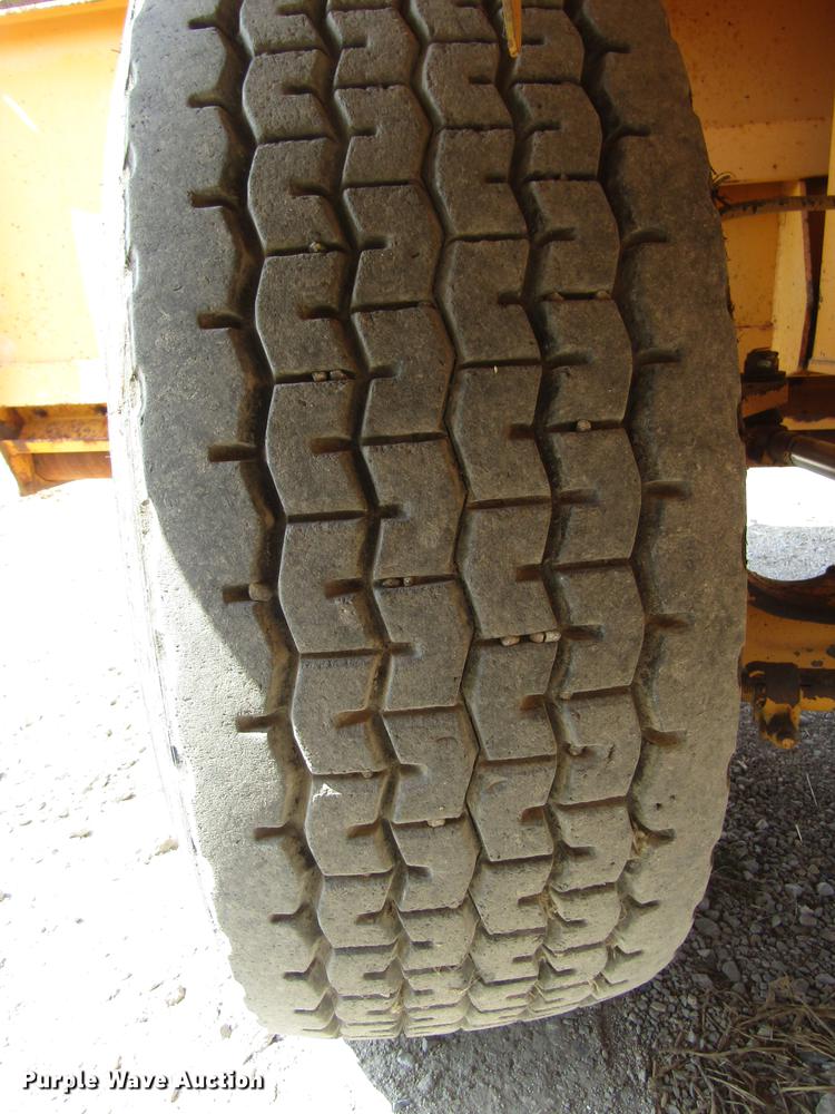 image for item DA3157 1998 Rosco Flaherty SPR-H-H chip spreader