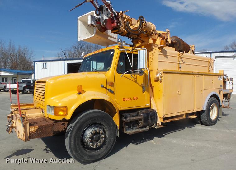 image for item DA9425 1992 International 4900 bucket truck