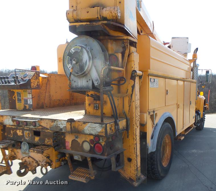 image for item DA9425 1992 International 4900 bucket truck
