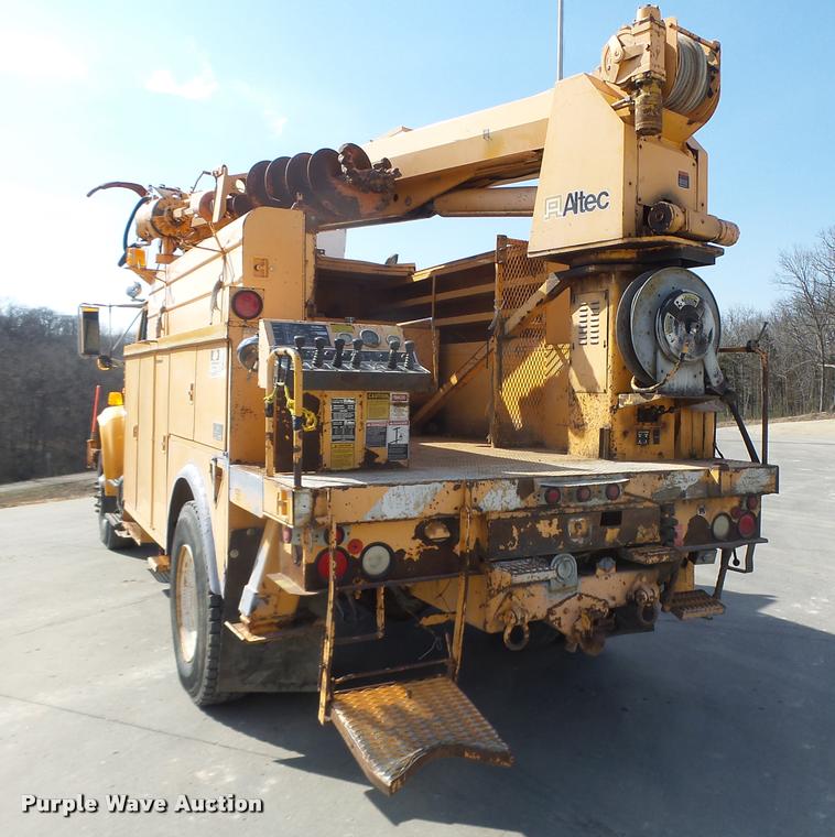 image for item DA9425 1992 International 4900 bucket truck