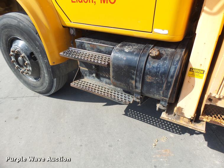 image for item DA9425 1992 International 4900 bucket truck