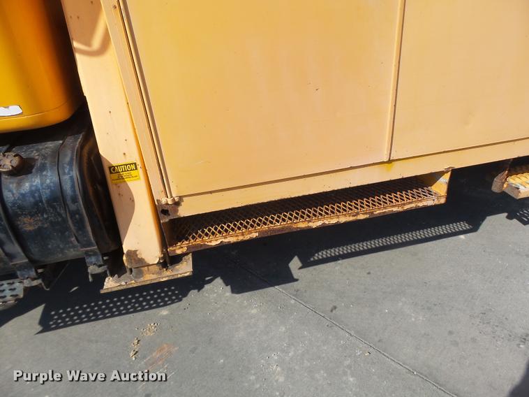 image for item DA9425 1992 International 4900 bucket truck