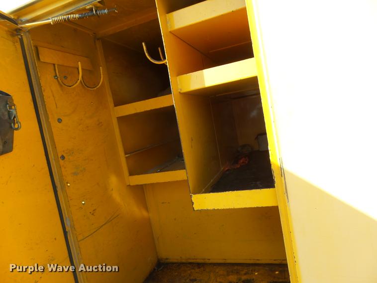 image for item DA9425 1992 International 4900 bucket truck