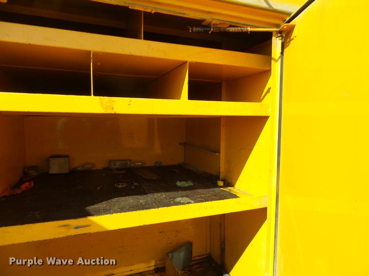 image for item DA9425 1992 International 4900 bucket truck