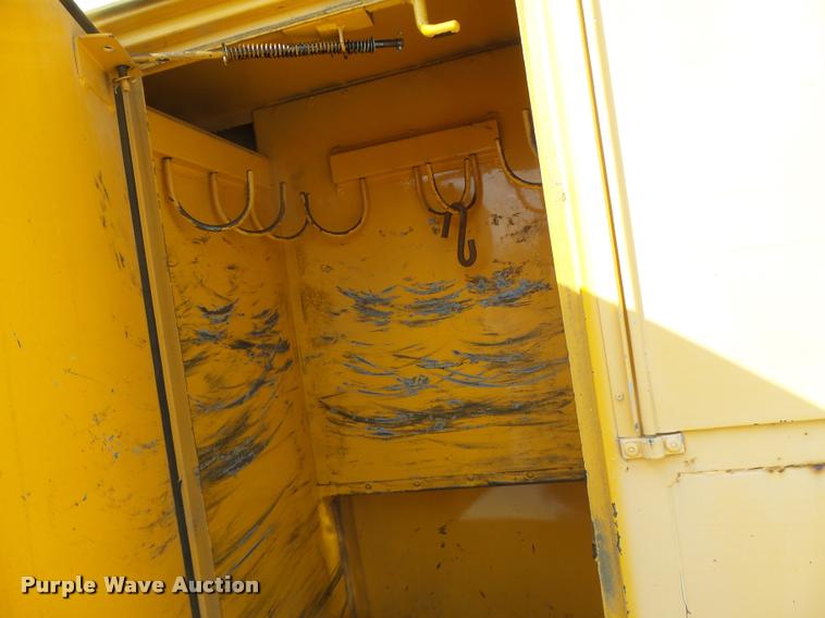 image for item DA9425 1992 International 4900 bucket truck