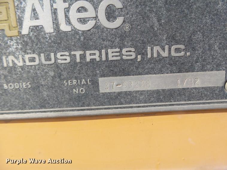 image for item DA9425 1992 International 4900 bucket truck