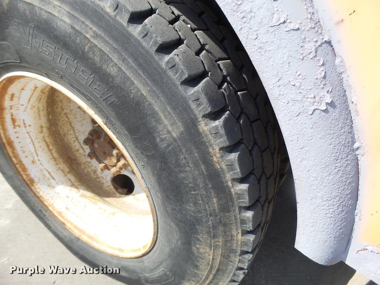 image for item DA9425 1992 International 4900 bucket truck