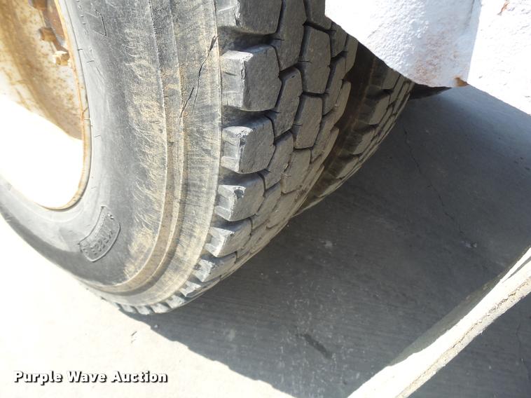 image for item DA9425 1992 International 4900 bucket truck