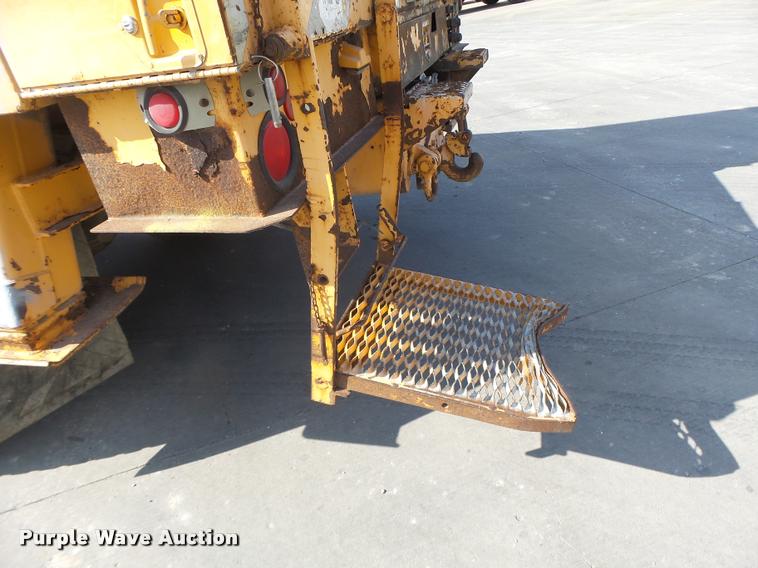 image for item DA9425 1992 International 4900 bucket truck