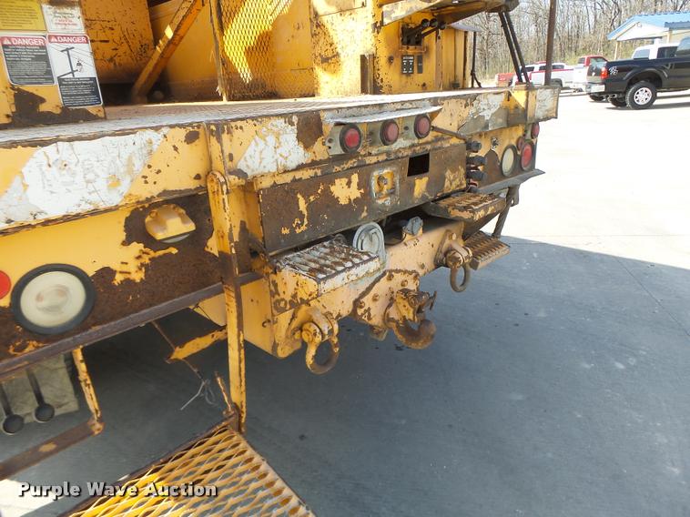 image for item DA9425 1992 International 4900 bucket truck
