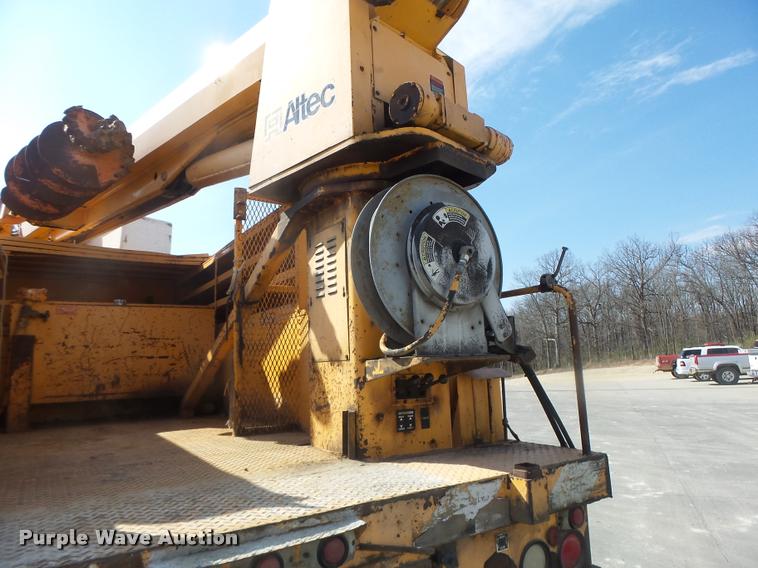 image for item DA9425 1992 International 4900 bucket truck