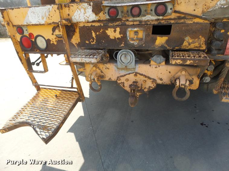 image for item DA9425 1992 International 4900 bucket truck