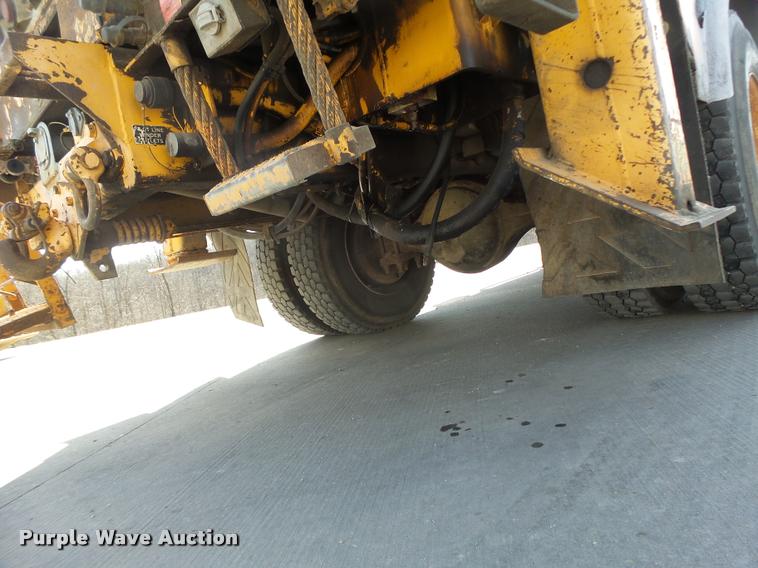 image for item DA9425 1992 International 4900 bucket truck