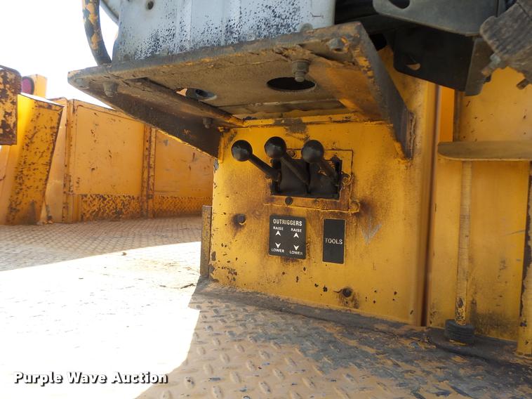 image for item DA9425 1992 International 4900 bucket truck