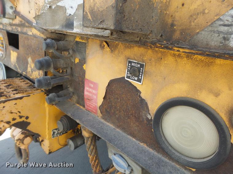 image for item DA9425 1992 International 4900 bucket truck