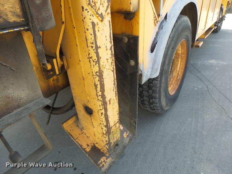 image for item DA9425 1992 International 4900 bucket truck