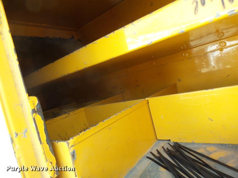 image for item DA9425 1992 International 4900 bucket truck