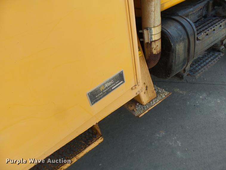 image for item DA9425 1992 International 4900 bucket truck