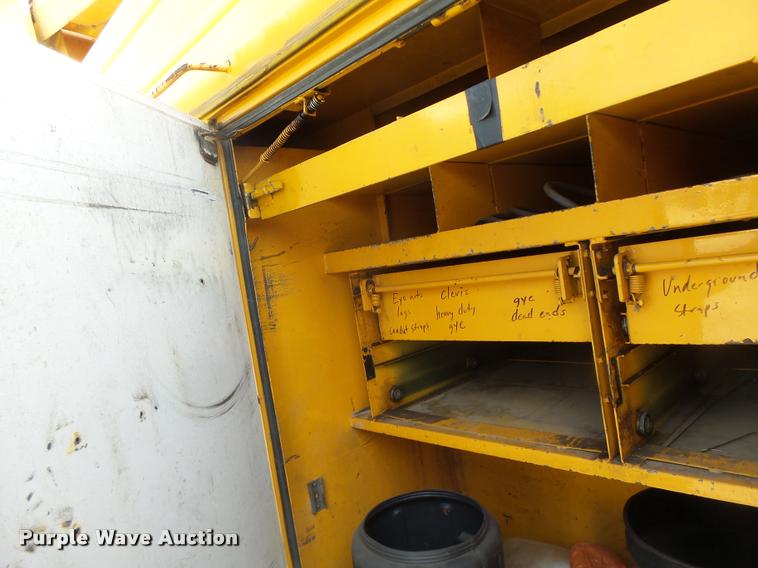 image for item DA9425 1992 International 4900 bucket truck