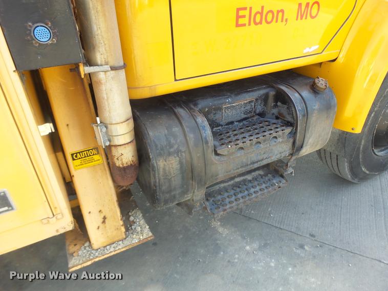 image for item DA9425 1992 International 4900 bucket truck