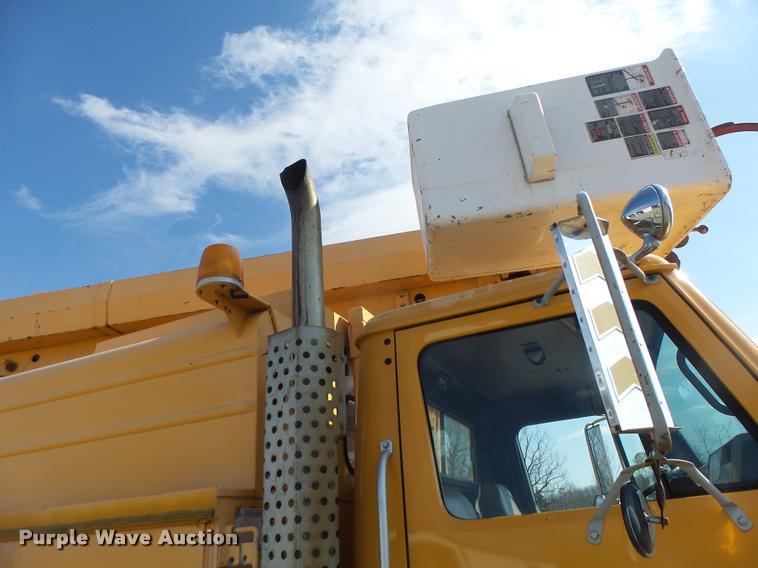 image for item DA9425 1992 International 4900 bucket truck