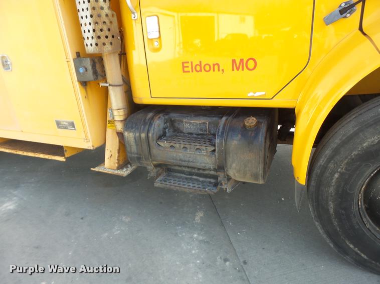 image for item DA9425 1992 International 4900 bucket truck