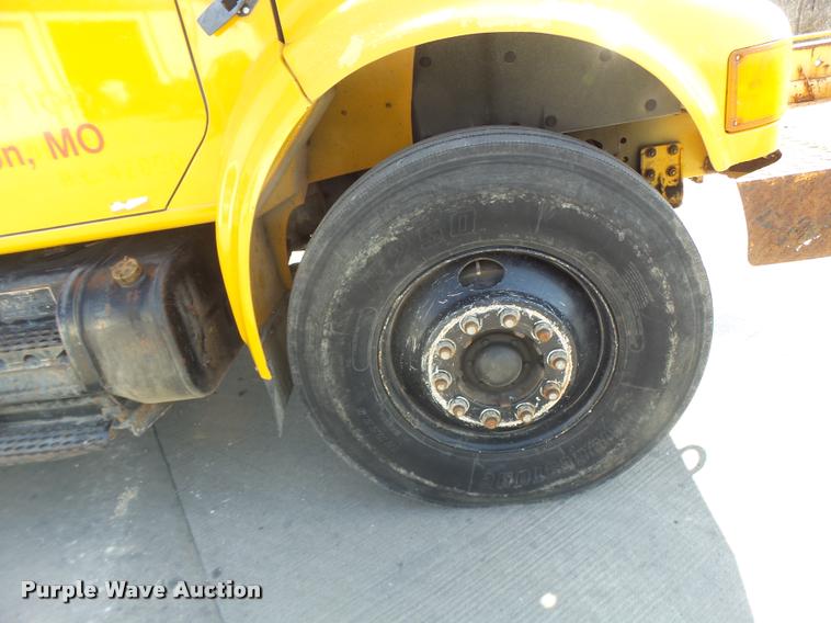 image for item DA9425 1992 International 4900 bucket truck