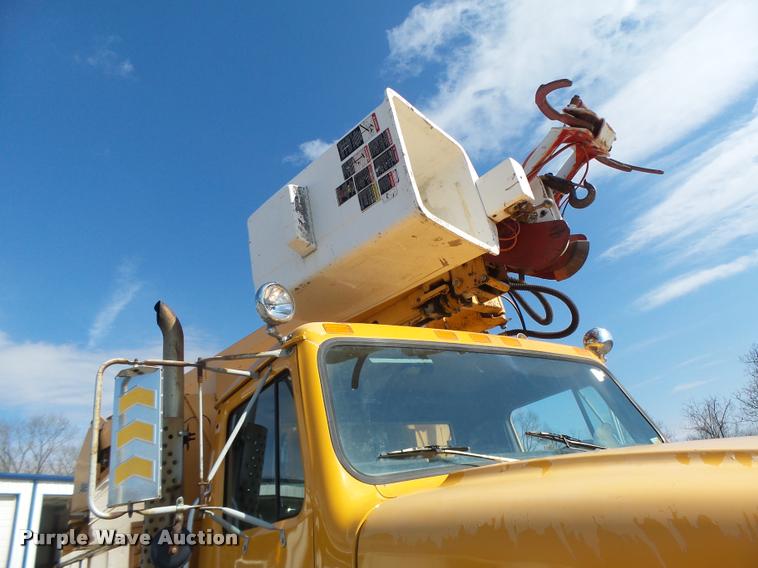 image for item DA9425 1992 International 4900 bucket truck