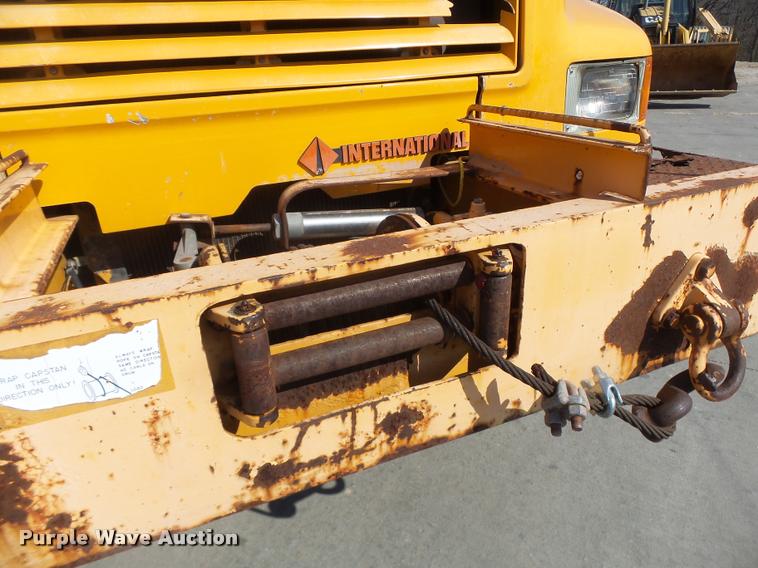 image for item DA9425 1992 International 4900 bucket truck