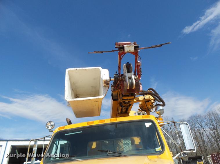 image for item DA9425 1992 International 4900 bucket truck