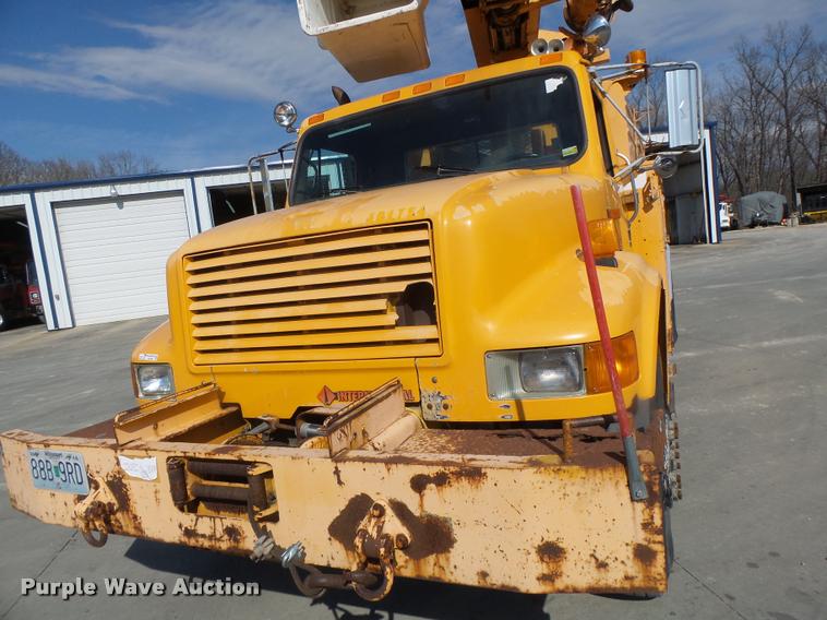 image for item DA9425 1992 International 4900 bucket truck