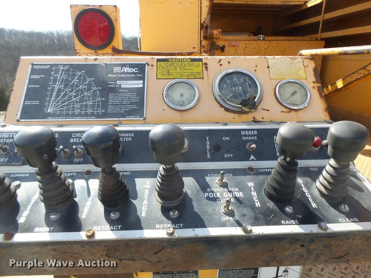 image for item DA9425 1992 International 4900 bucket truck