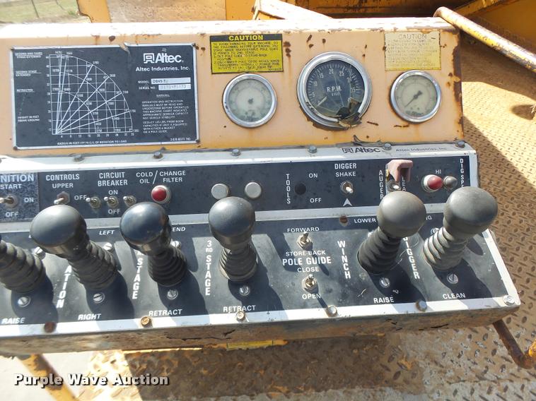 image for item DA9425 1992 International 4900 bucket truck