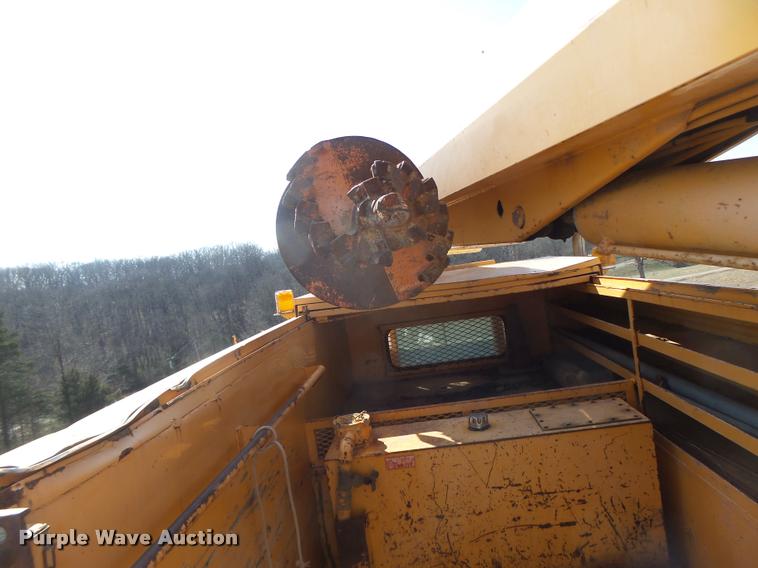 image for item DA9425 1992 International 4900 bucket truck