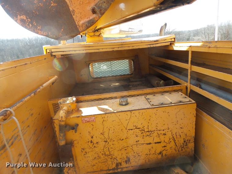 image for item DA9425 1992 International 4900 bucket truck