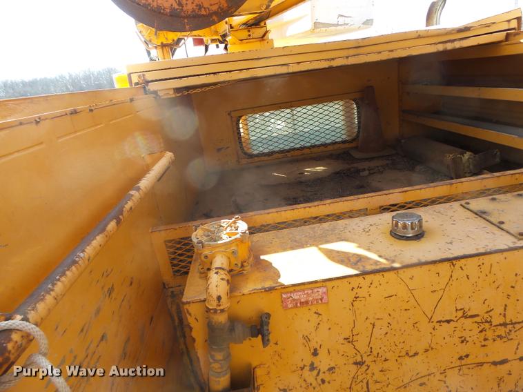 image for item DA9425 1992 International 4900 bucket truck