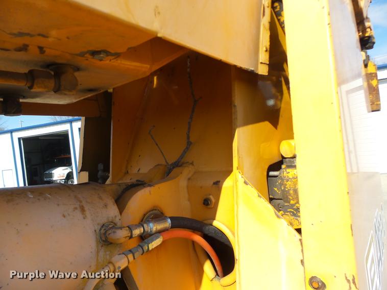 image for item DA9425 1992 International 4900 bucket truck