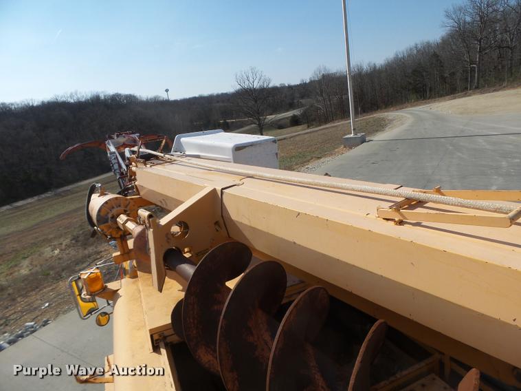 image for item DA9425 1992 International 4900 bucket truck