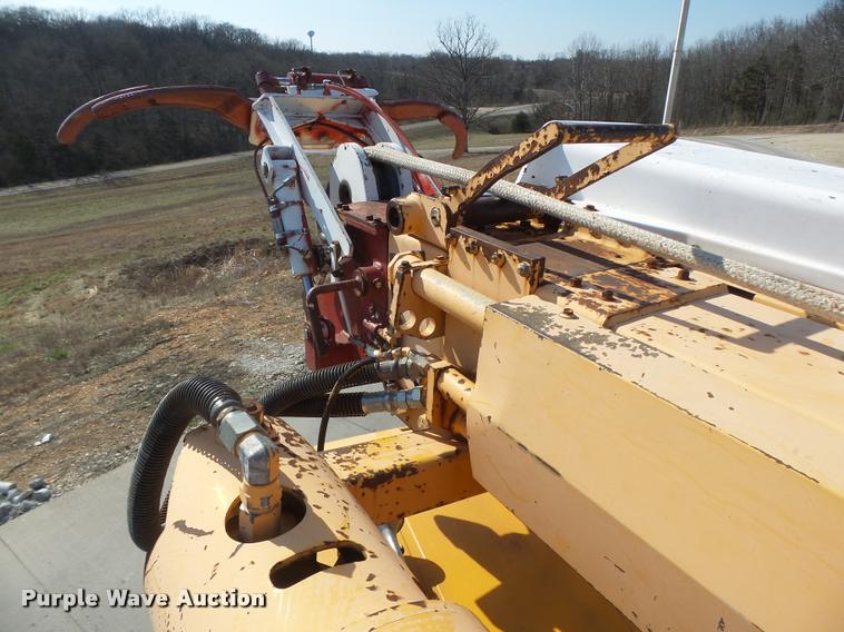 image for item DA9425 1992 International 4900 bucket truck