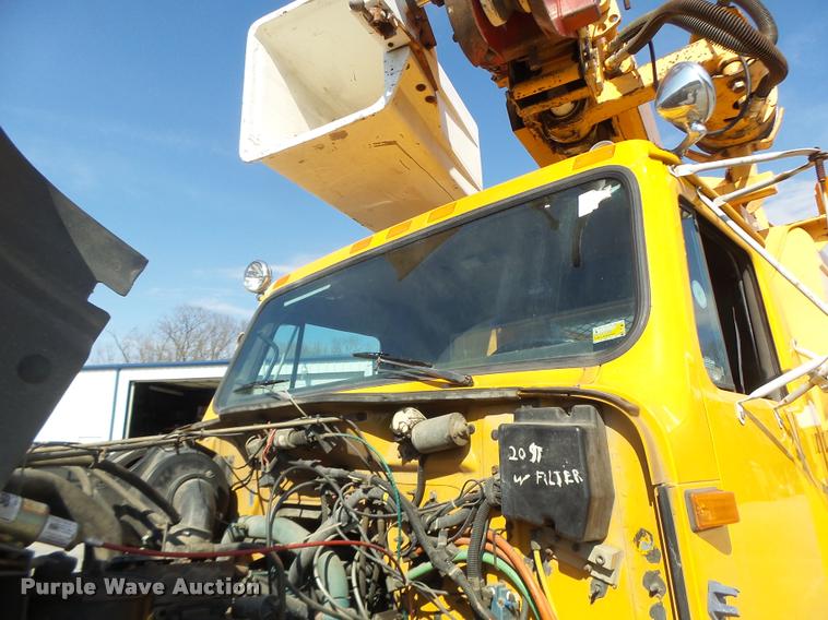 image for item DA9425 1992 International 4900 bucket truck