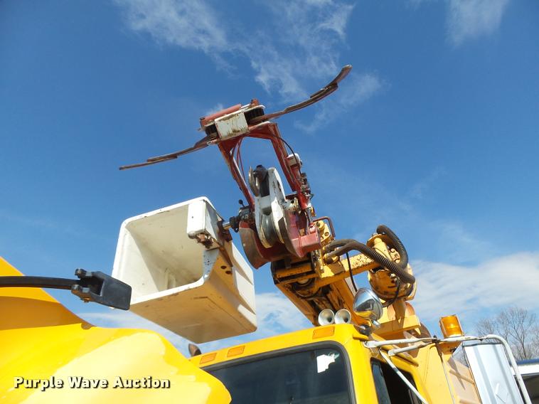 image for item DA9425 1992 International 4900 bucket truck