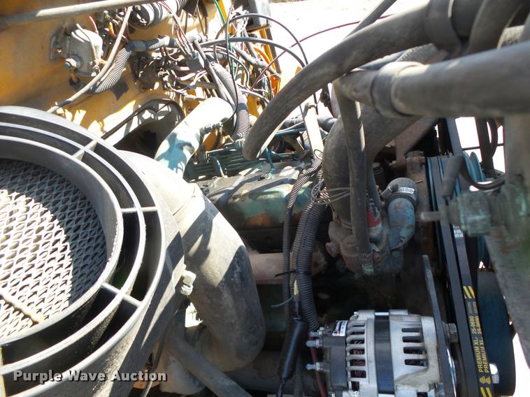 image for item DA9425 1992 International 4900 bucket truck