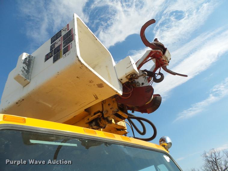 image for item DA9425 1992 International 4900 bucket truck