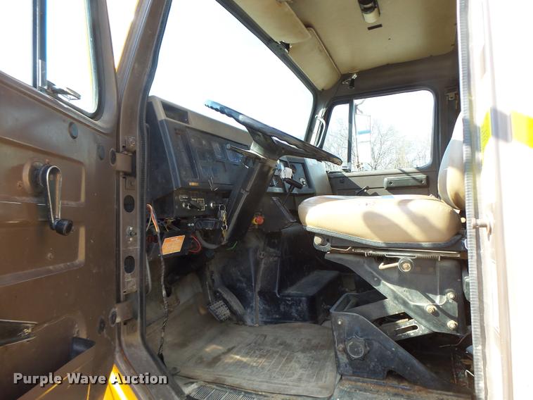 image for item DA9425 1992 International 4900 bucket truck