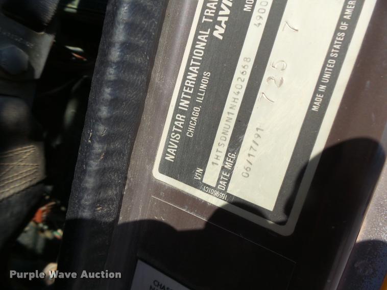 image for item DA9425 1992 International 4900 bucket truck