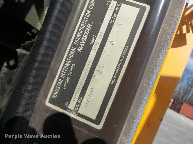 image for item DA9425 1992 International 4900 bucket truck